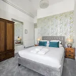Latimer House 4*