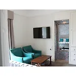 Latimer House 4*