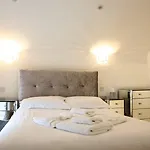 Gasthuis Latimer House 4*