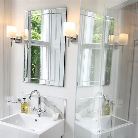 Latimer House Pensión