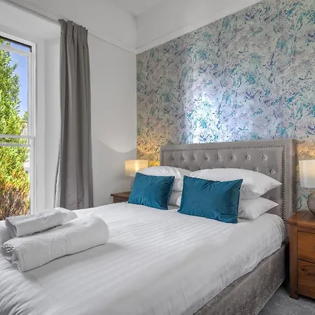 Latimer House בית הארחה 4*