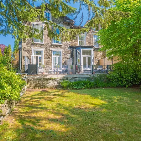 Latimer House בית הארחה 4*