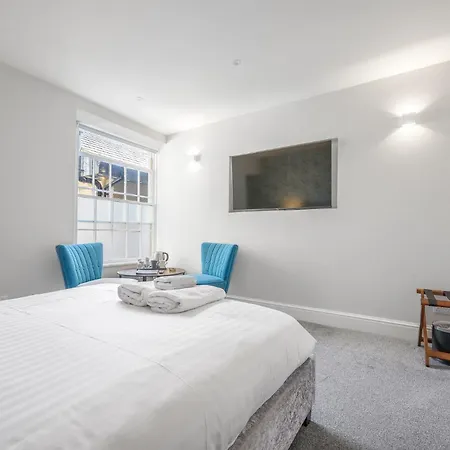 Latimer House Pensión