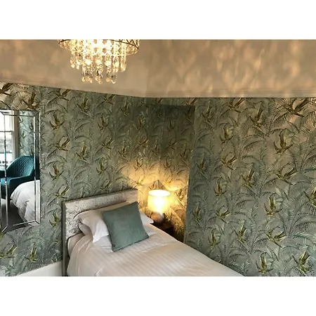 Pensión Latimer House