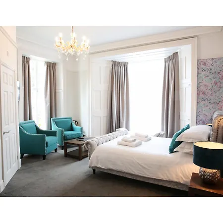 Pensión Latimer House 4*