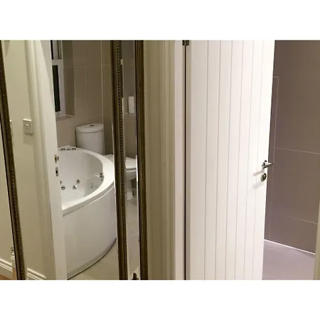 Latimer House 4* באונס-און-ווינדרמיר