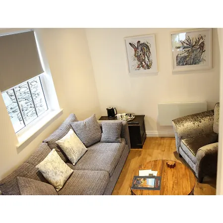 Latimer House Pensión