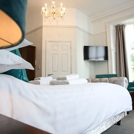 Latimer House בית הארחה