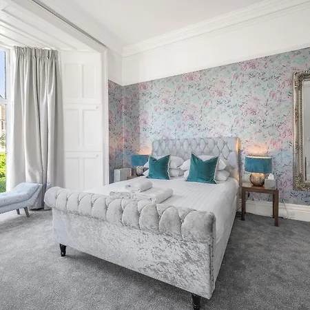 Πανσιόν Latimer House 4*